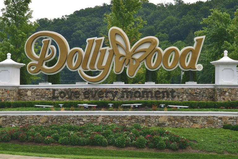 4 Awesome Tips on How to Get the Best Deal on Dollywood Tickets