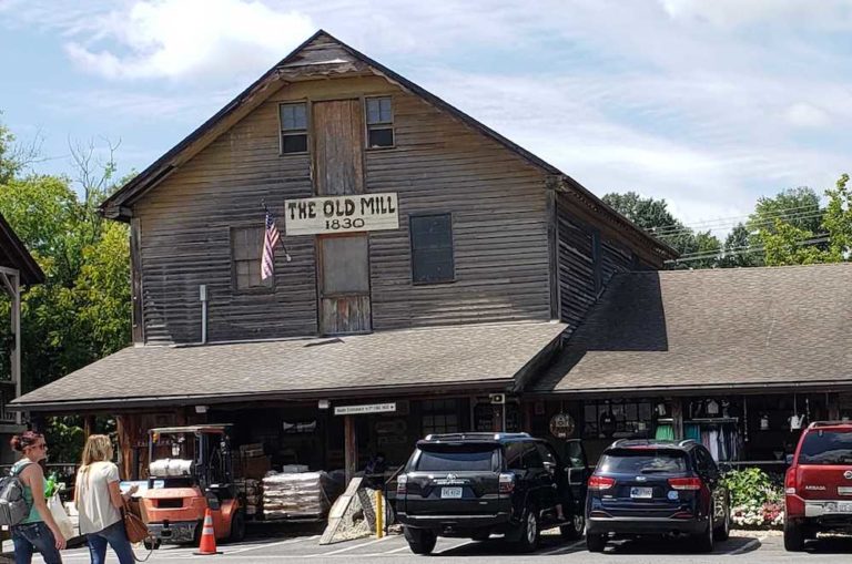 Top 4 Souvenir Stores in Pigeon Forge You Need to Visit